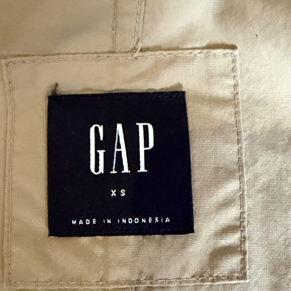 GAP Women's Trench Coat
Size XS - Picture 3 of 4